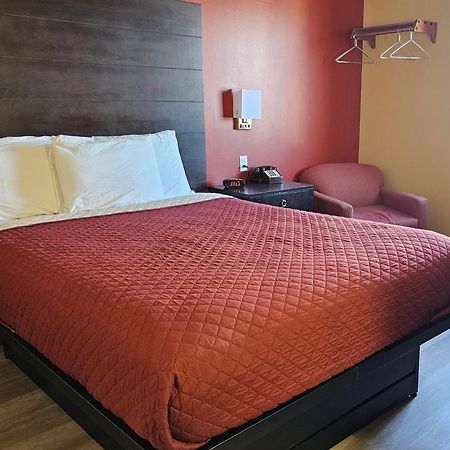 Budgetel Inn & Suites Fort Scott エクステリア 写真