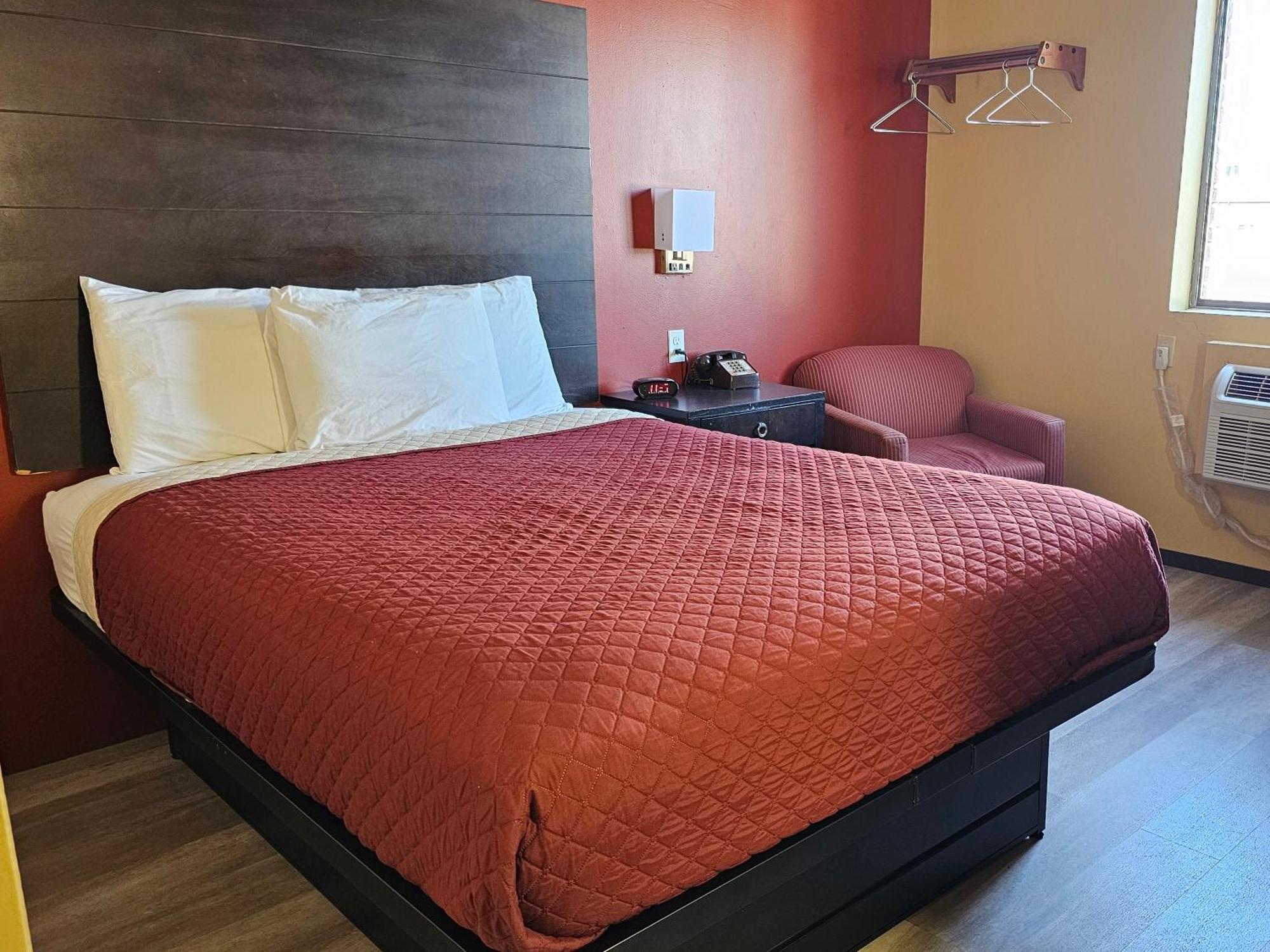 Budgetel Inn & Suites Fort Scott エクステリア 写真