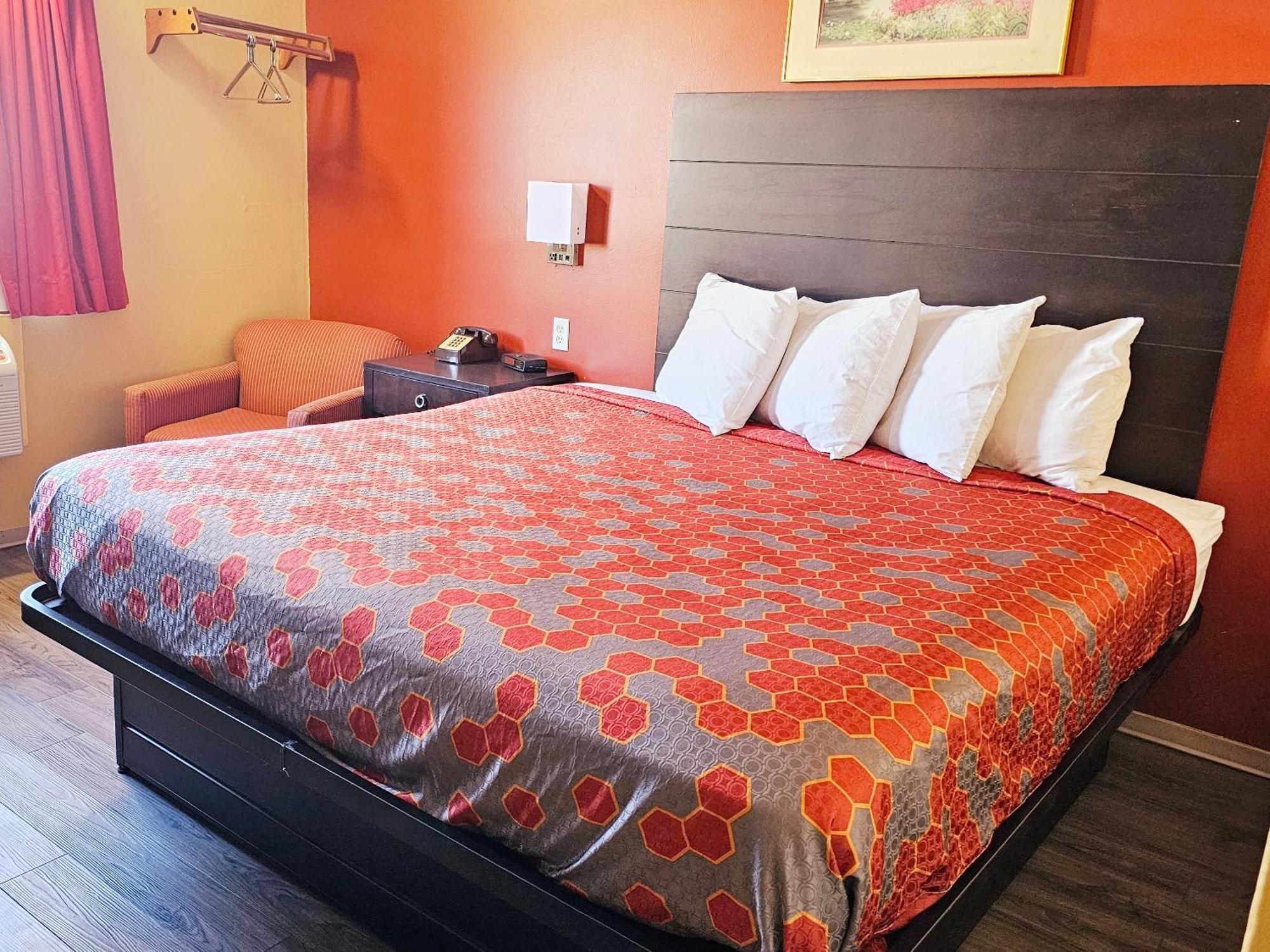 Budgetel Inn & Suites Fort Scott エクステリア 写真