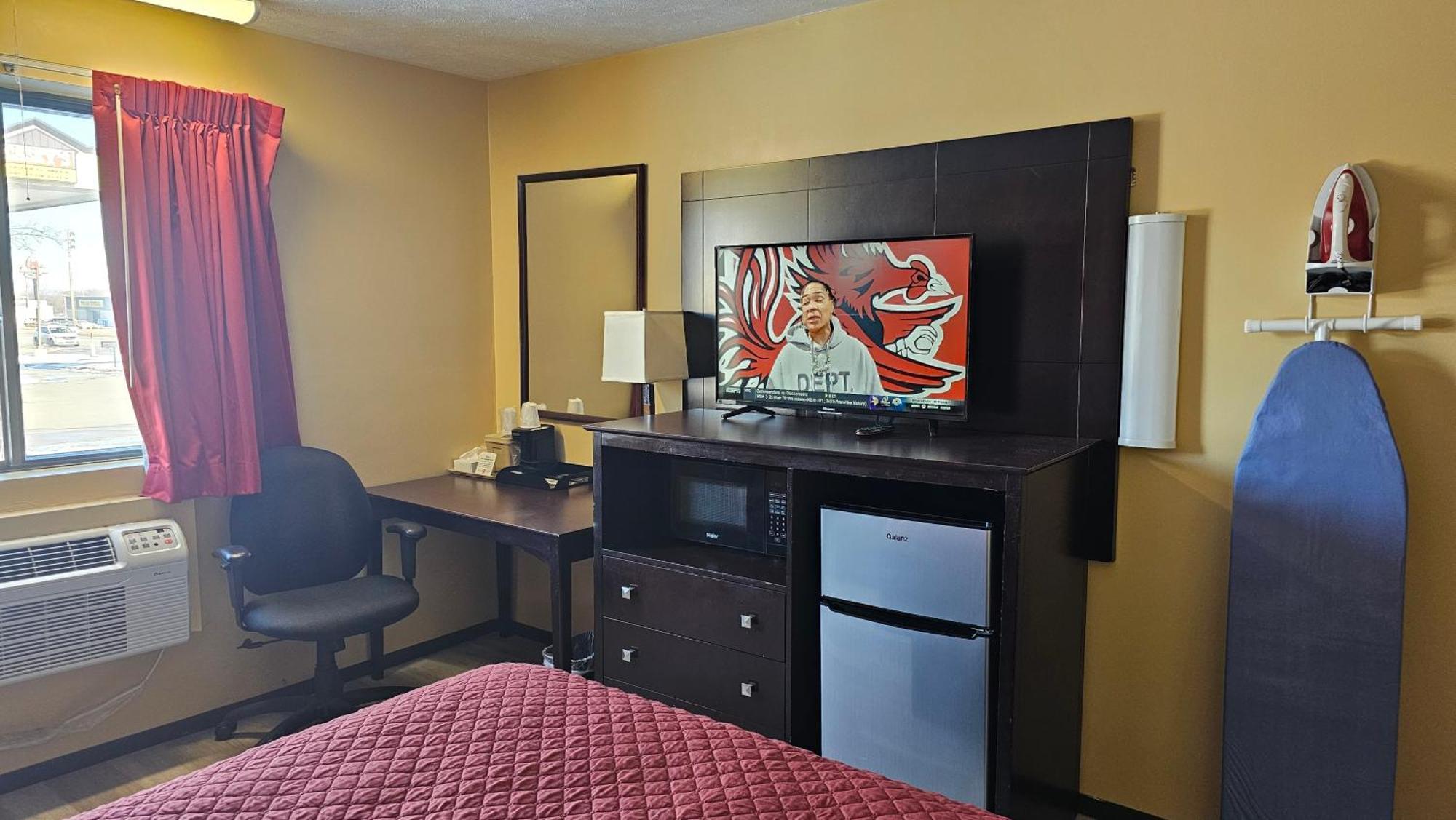 Budgetel Inn & Suites Fort Scott エクステリア 写真
