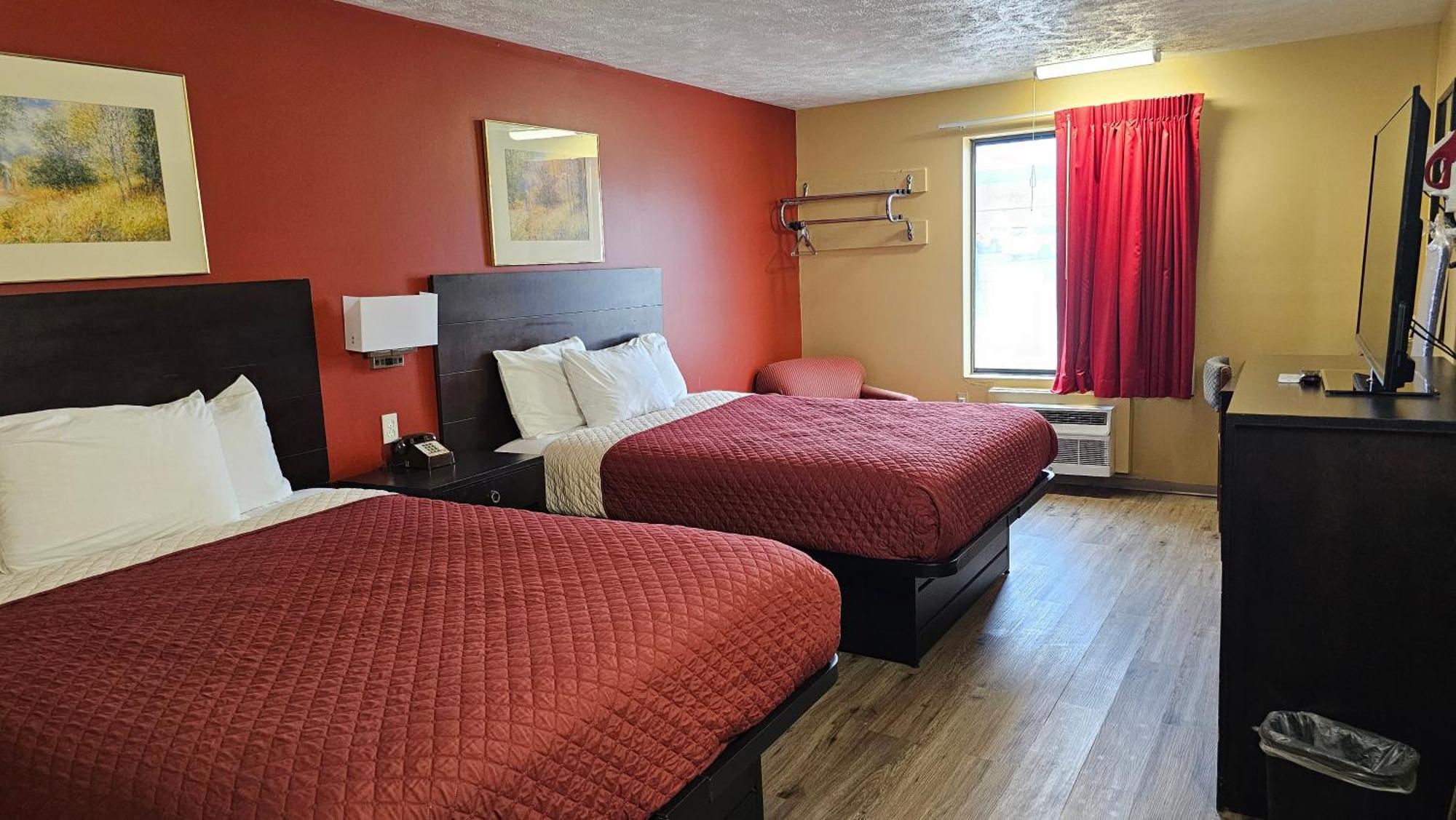 Budgetel Inn & Suites Fort Scott エクステリア 写真