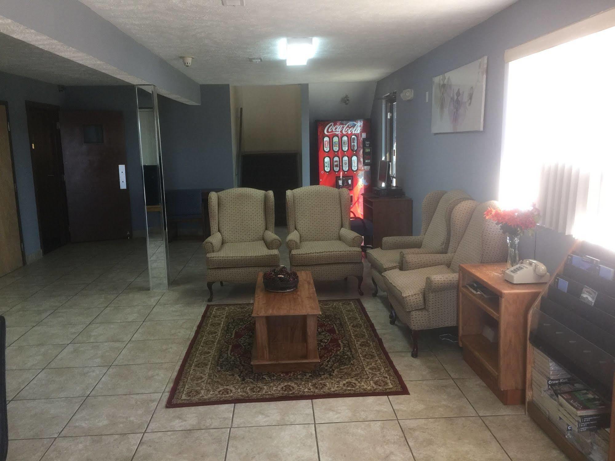 Budgetel Inn & Suites Fort Scott エクステリア 写真
