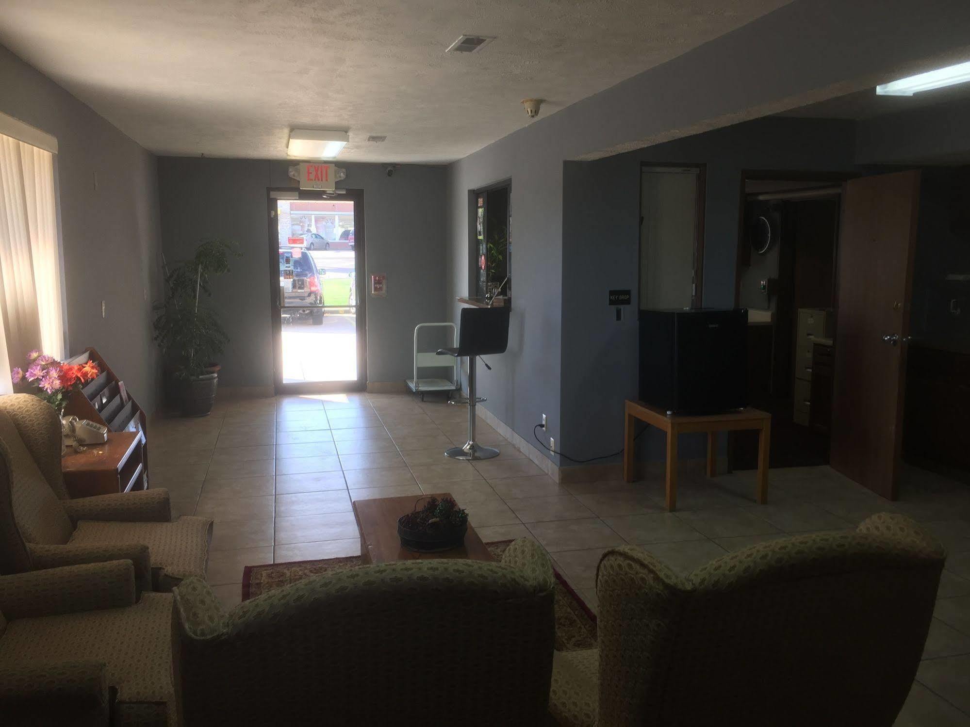 Budgetel Inn & Suites Fort Scott エクステリア 写真