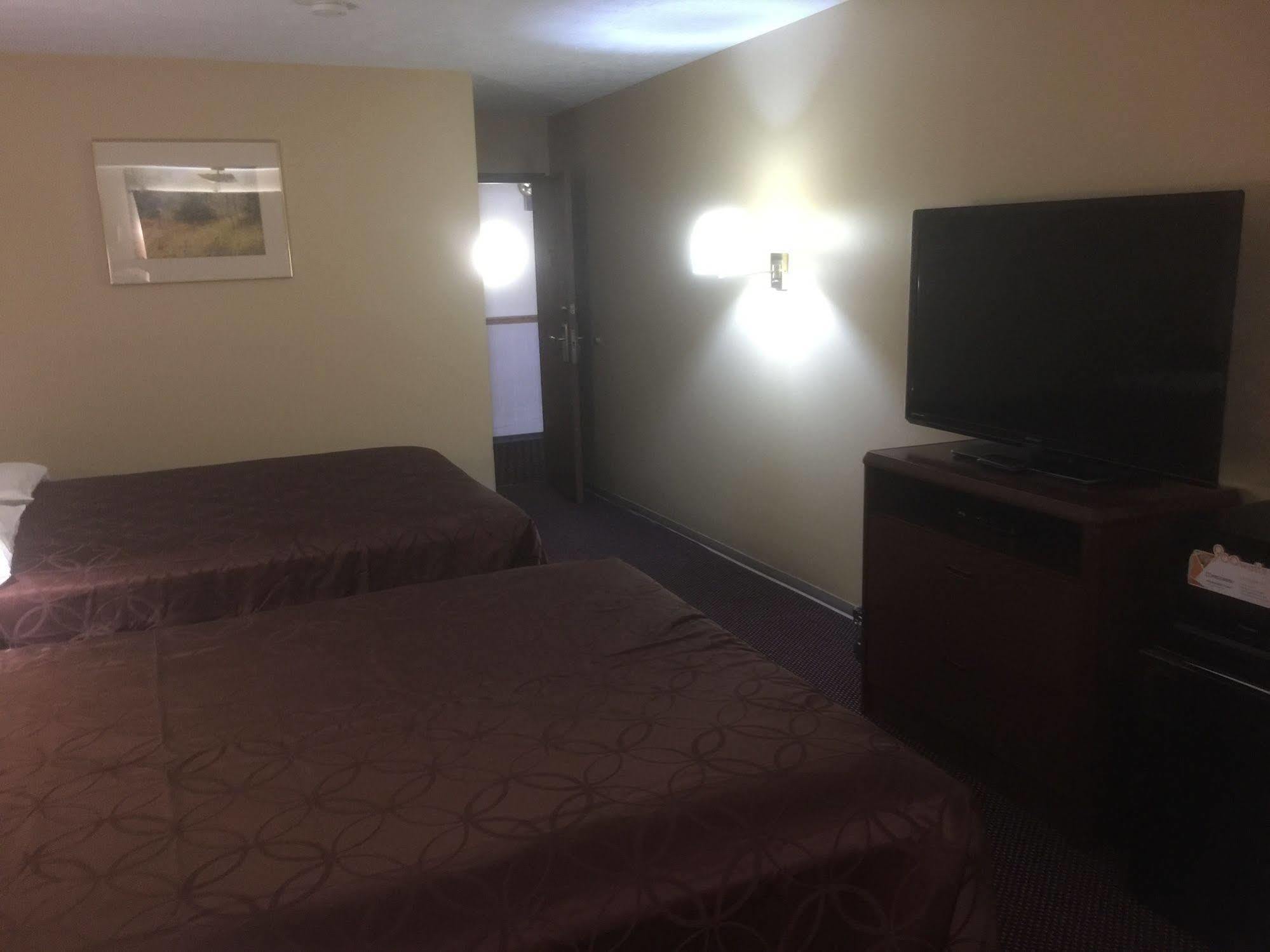 Budgetel Inn & Suites Fort Scott エクステリア 写真